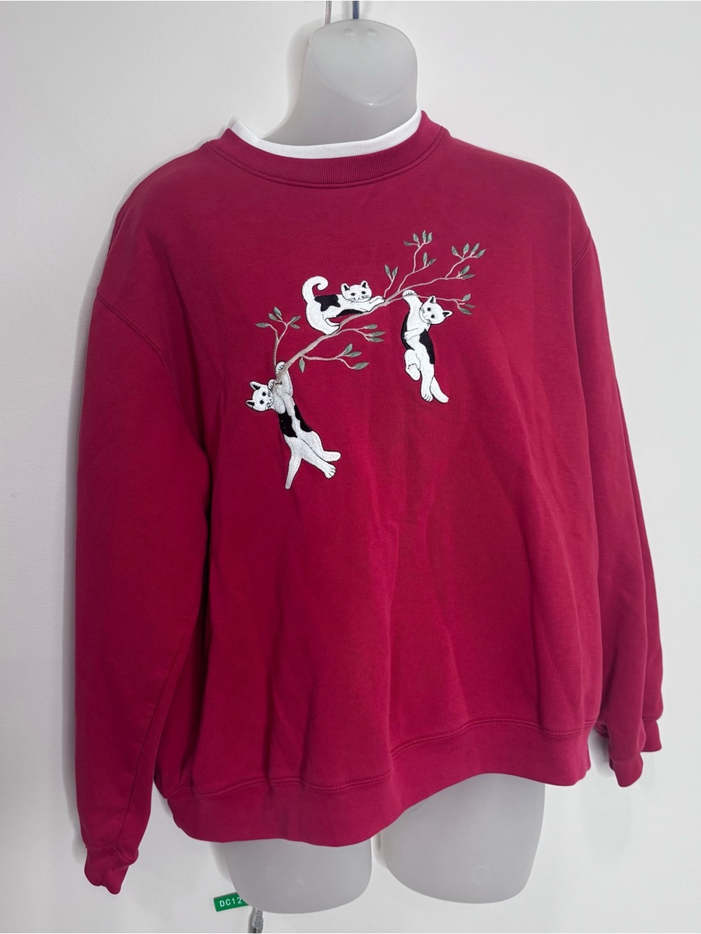 Classic Elements Burgundy Crewneck Sweatshirt with Embroidered Cats 90s large